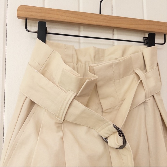 BANANA REPUBLIC Wide Leg Paperbag Pant
#813887 NWT Transition Cream 4 - Picture 4 of 12